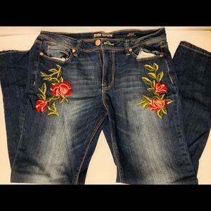 ✨Ruff Hewn RARE Size 12 Rose Embroidered Jeans ✨